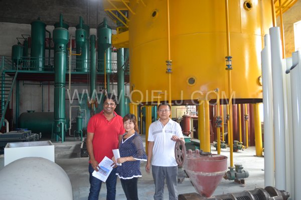 印度客戶(hù)來(lái)這里購(gòu)買(mǎi)大型設(shè)備父子同行(圖3)