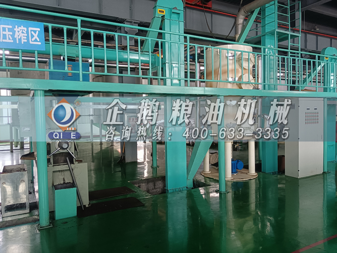 企鵝牌茶籽油雙螺桿榨油機(jī),用心制造獲得客戶認(rèn)可(圖3) 企鵝牌茶籽油雙螺桿榨油機(jī),用心制造獲得客戶認(rèn)可(圖3)