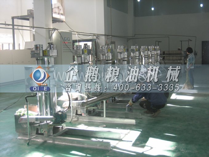 芝麻油壓榨處理設(shè)備,企鵝牌液壓榨油機(jī)勇于創(chuàng)新生產(chǎn)效率高(圖5) 芝麻油壓榨處理設(shè)備,企鵝牌液壓榨油機(jī)勇于創(chuàng)新生產(chǎn)效率高(圖5)